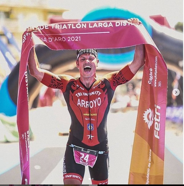 Texto Alternativo: El mostoleño Víctor Arroyo se proclama Campeón de España de Triatlón en Larga Distancia