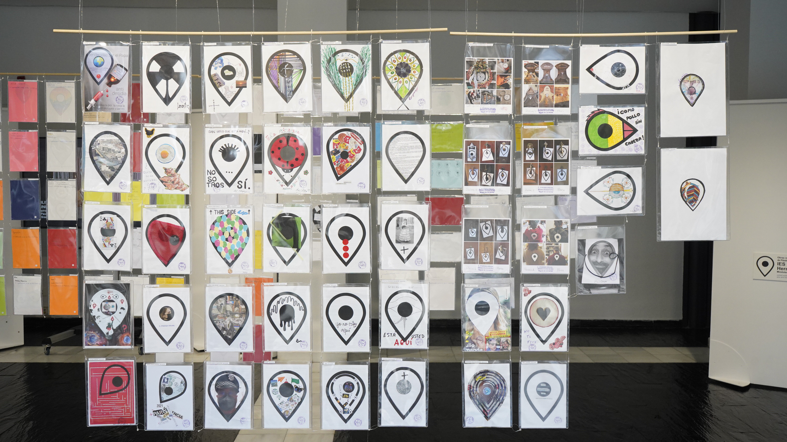 Texto Alternativo: La exposición de la II Convocatoria Internacional de Arte Postal Usted está Aquí / You are Here se inaugura con unas 600 creaciones