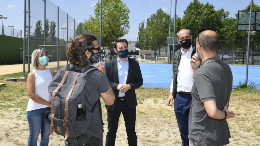 Texto Alternativo: El Gobierno de la Comunidad de Madrid impulsa proyectos de formación y ocio para jóvenes en Sevilla la Nueva