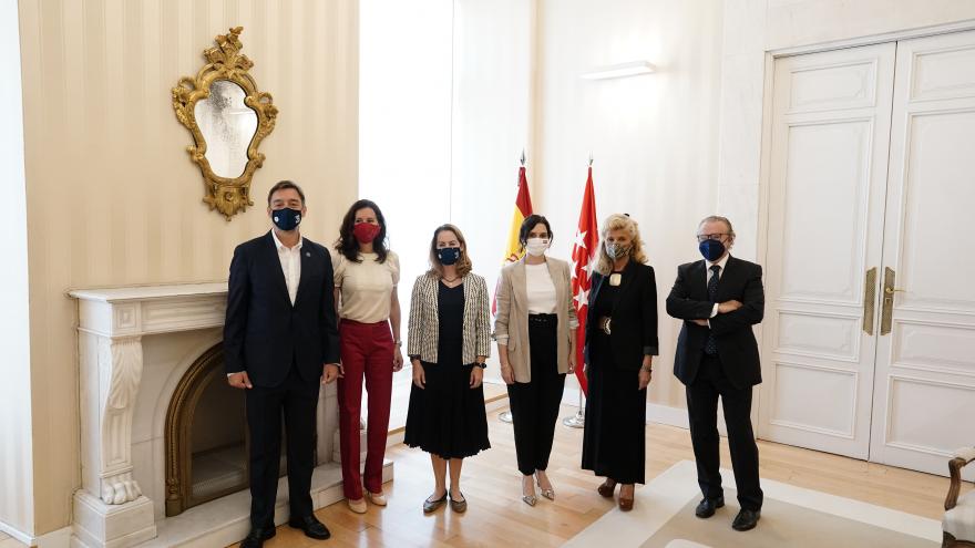Texto Alternativo: Díaz Ayuso garantiza que la Comunidad concienciará a jóvenes sobre reciclaje y medioambiente