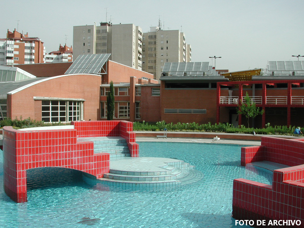 Texto Alternativo: Las piscinas municipales de verano de Móstoles abrirán el 12 de junio