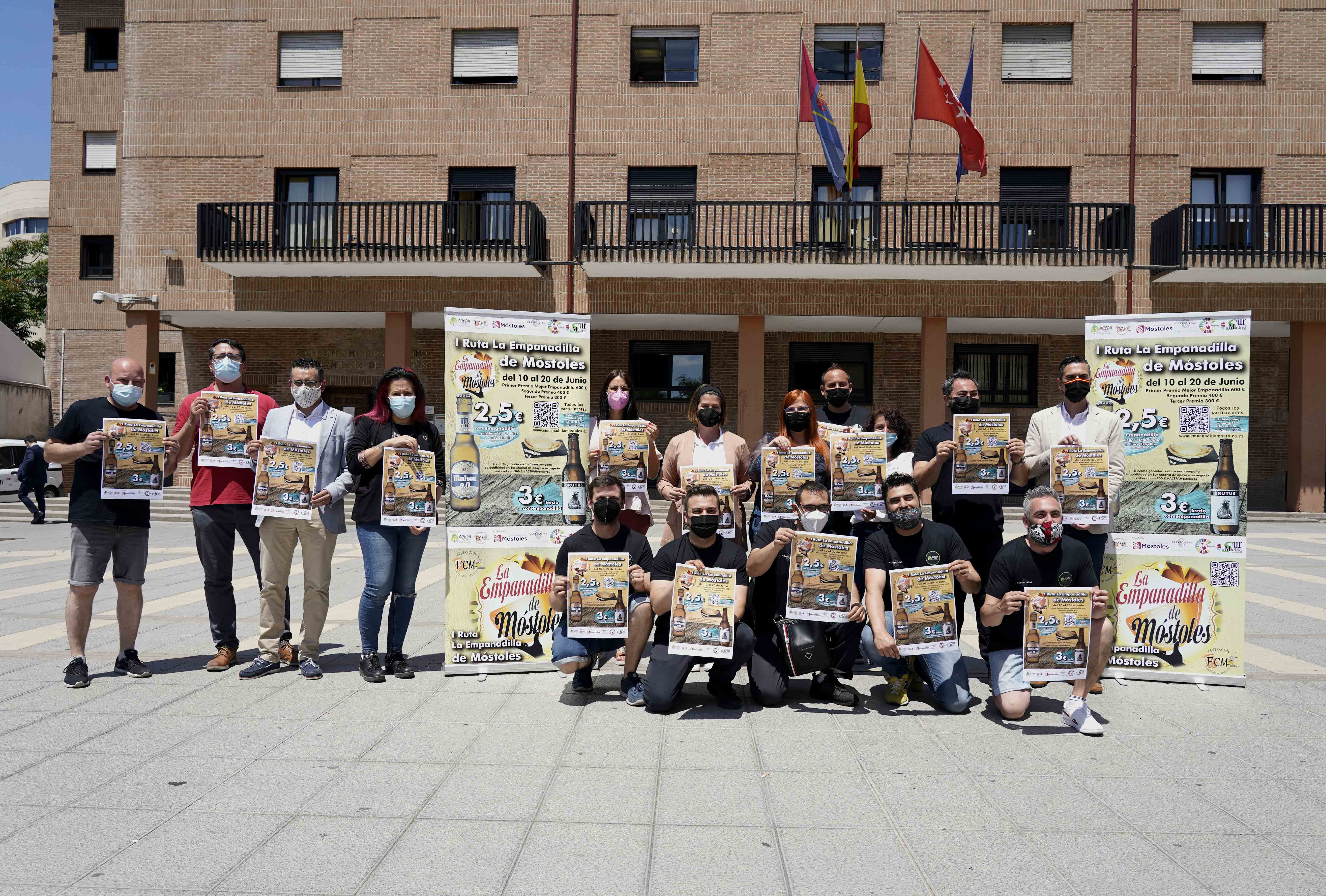 Texto Alternativo: La Alcaldesa asiste a la presentación de la I Ruta de la Empanadilla de Móstoles