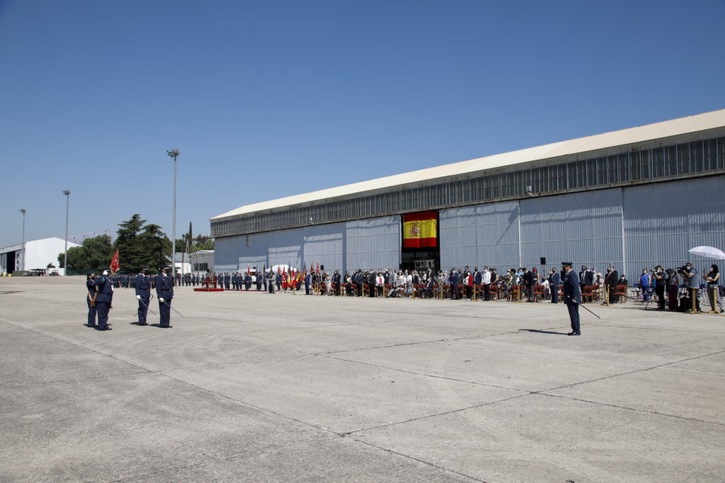 Texto Alternativo: La Base Aérea de Getafe recibe la Medalla de oro de la ciudad en un emotivo acto