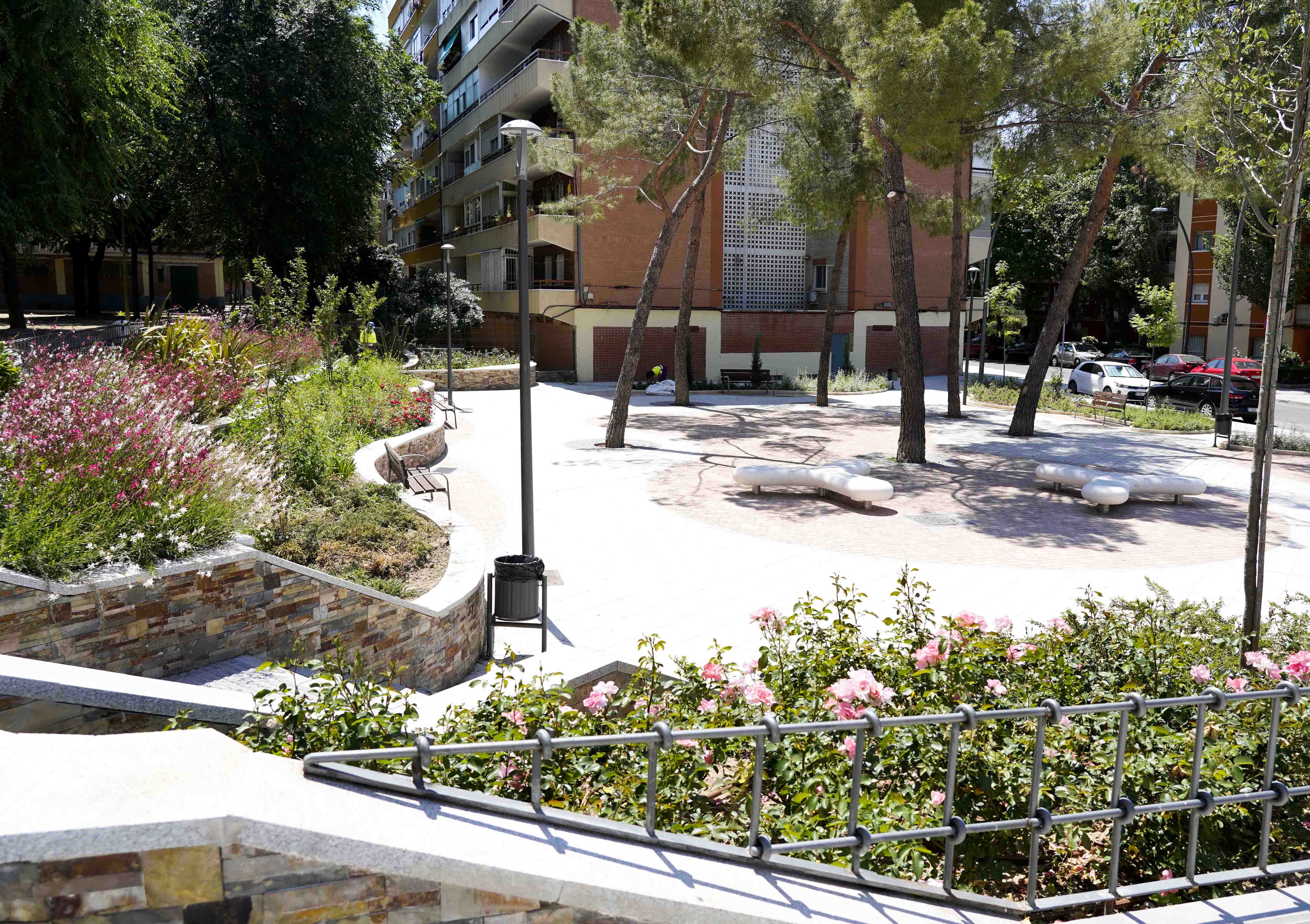 Texto Alternativo: 2600 arbustos y 11 árboles plantados en el espacio recuperado entre la calle Río Genil y Río Bidasoa
