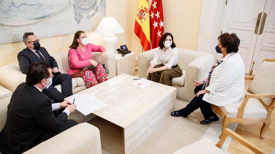 Texto Alternativo: Díaz Ayuso reclama al Gobierno el IVA reducido a los servicios de peluquería y estética