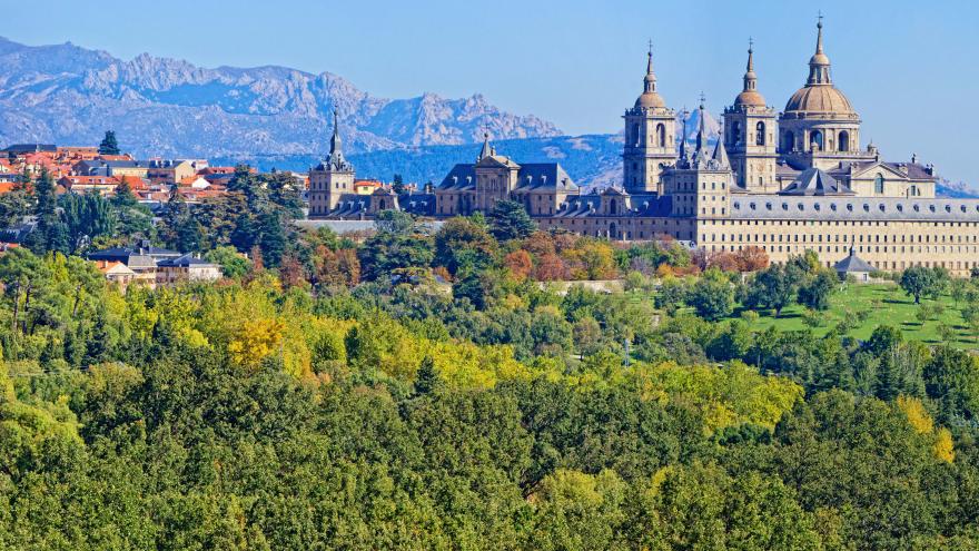 Texto Alternativo: Financiamos la rehabilitación de El Castillo en el antiguo monasterio de Prestado en El Escorial