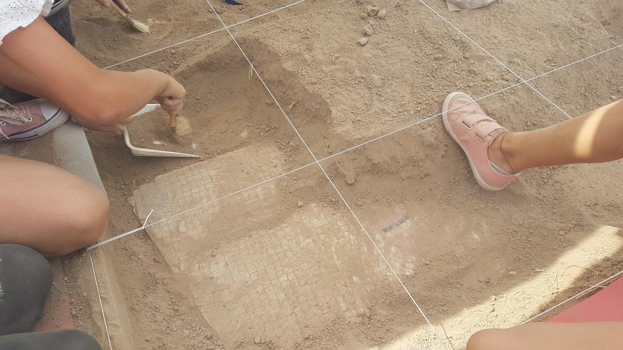 Texto Alternativo: El Gobierno de la Comunidad de Madrid propone en marcha la sexta edición del programa educativo Arqueólogos por un día