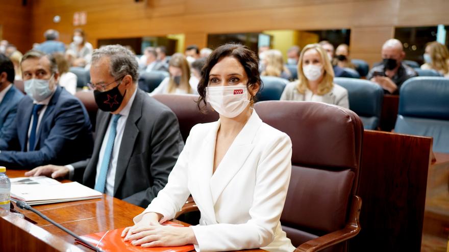 Texto Alternativo: Díaz Ayuso anuncia crear la Historia Social Única para mejorar la atención en servicios sociales