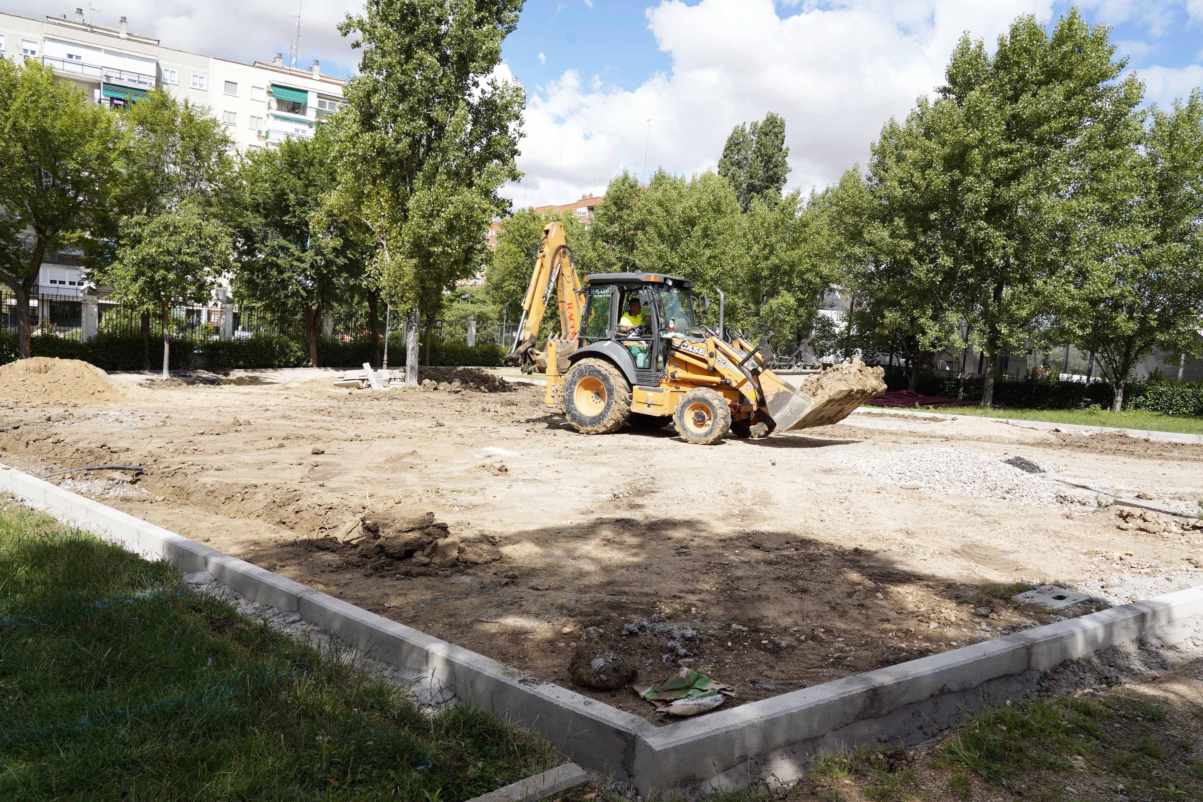 Texto Alternativo: El Gobierno de Móstoles construye una nueva área canina en el parque Finca Liana
