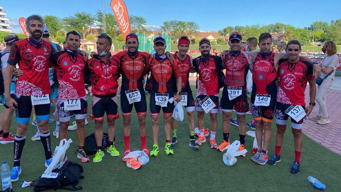 Texto Alternativo: El equipo femenino del club Tri Infinity Móstoles triunfa en la prueba de la copa de España de Triatlón de La Rioja