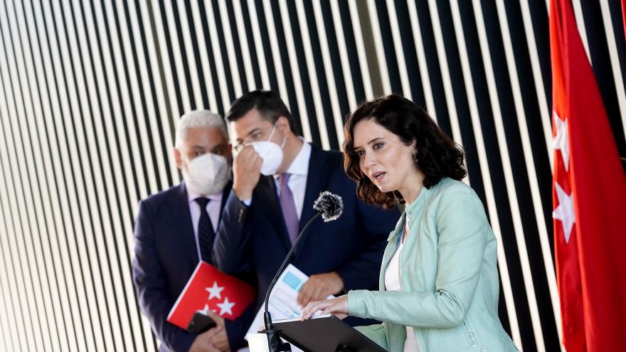 Texto Alternativo: Díaz Ayuso anuncia que el Zendal vacunará 24 horas al día a partir del lunes 28 mediante autocita