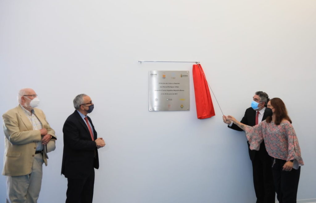 Texto Alternativo: Inaugurado en Getafe el primer pabellón deportivo del mundo para refugiados