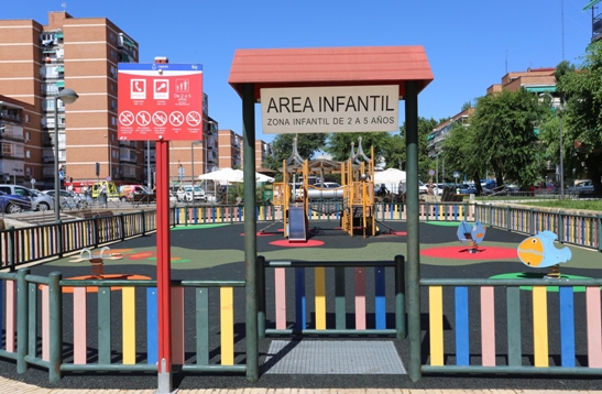 Texto Alternativo: El Ayuntamiento continúa con el programa de mejora y mantenimiento de todas las áreas infantiles de Leganés