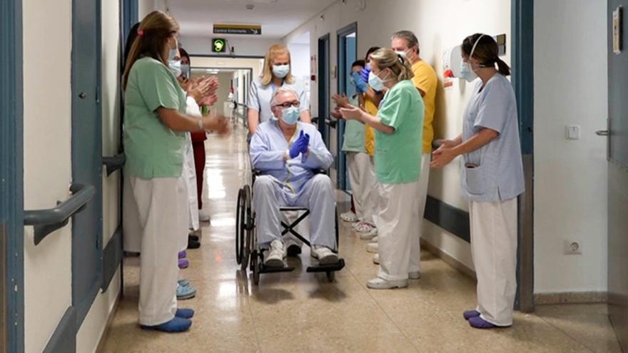 Texto Alternativo: El Hospital Gregorio Marañón da el alta hospitalaria a su paciente 6.000 ingresado por COVID-19