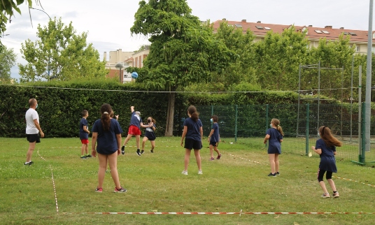Texto Alternativo: 200 niños y niñas de Leganés asisten durante el mes de julio a las Colonias Deportivas municipales