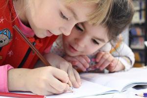 Texto Alternativo: Alcorcón apuesta por la educación pública de 0 a 3 años: destina 2,7 millones de euros para cuatro escuelas infantiles y dos casas de niños