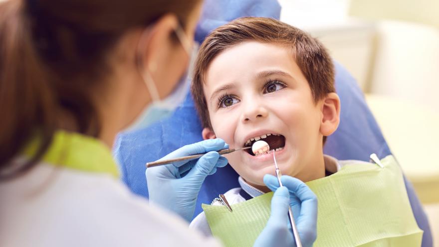 Texto Alternativo: Financiamos con más de 2,2 millones tratamientos dentales para la población de 7 a 16 años