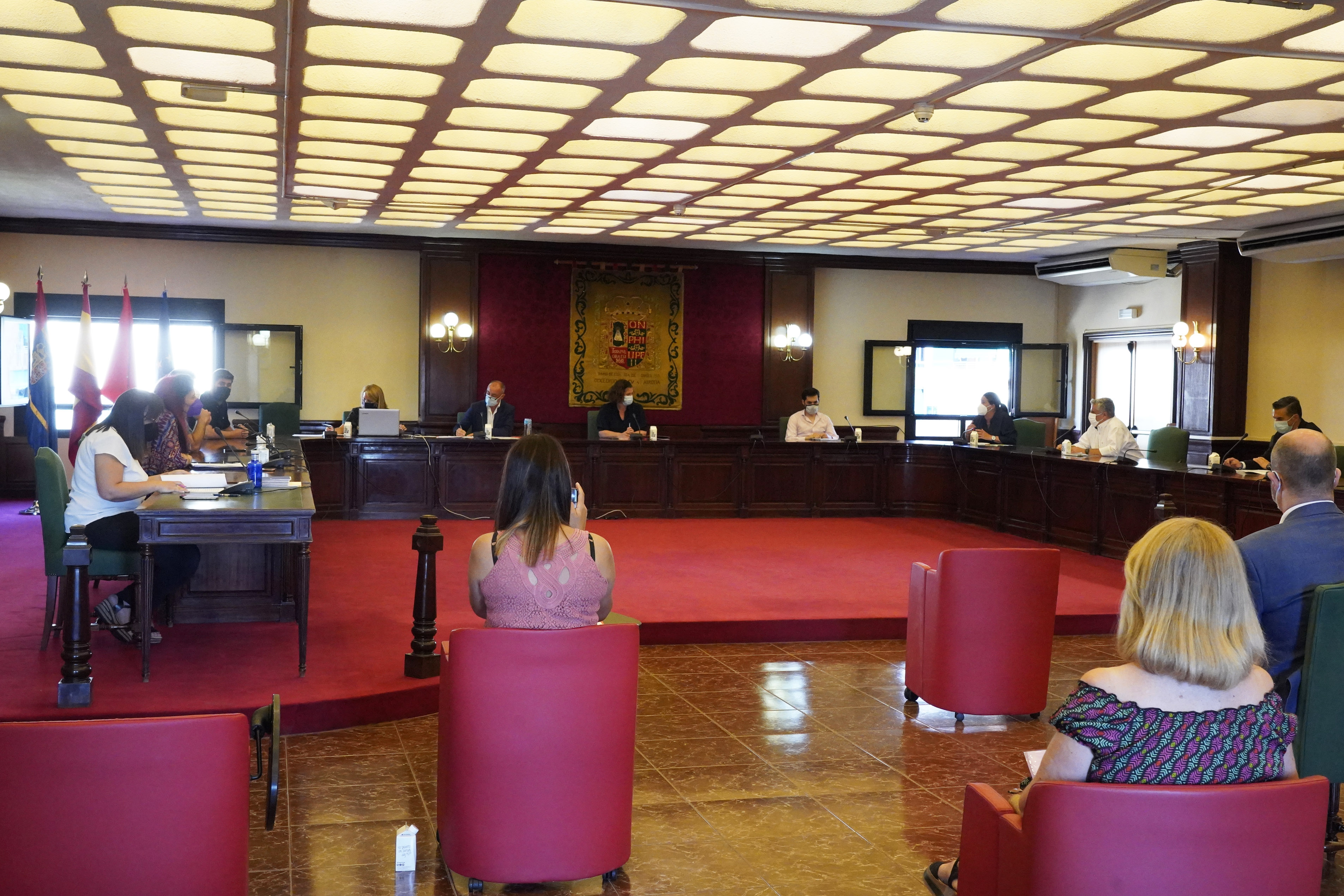 Texto Alternativo: El Gobierno de Móstoles modificará el presupuesto de 2021 para acometer la reconstrucción de la pasarela entre Parque Coimbra y Parque Guadarrama