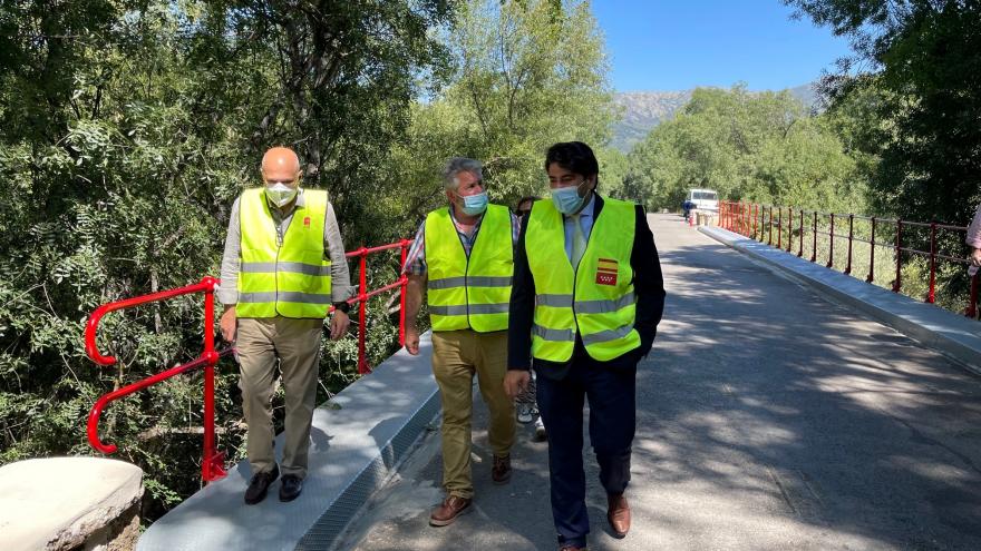 Texto Alternativo: Rela Comunidad de Madrid habilita el puente de hierro sobre el río Lozoya en Rascafría