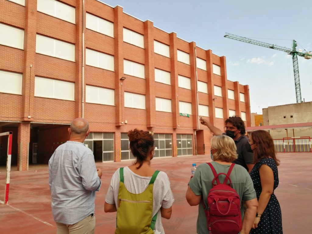 Texto Alternativo: El Ayuntamiento de Getafe concluye la instalación de la nueva cubierta del colegio San José de Calasanz