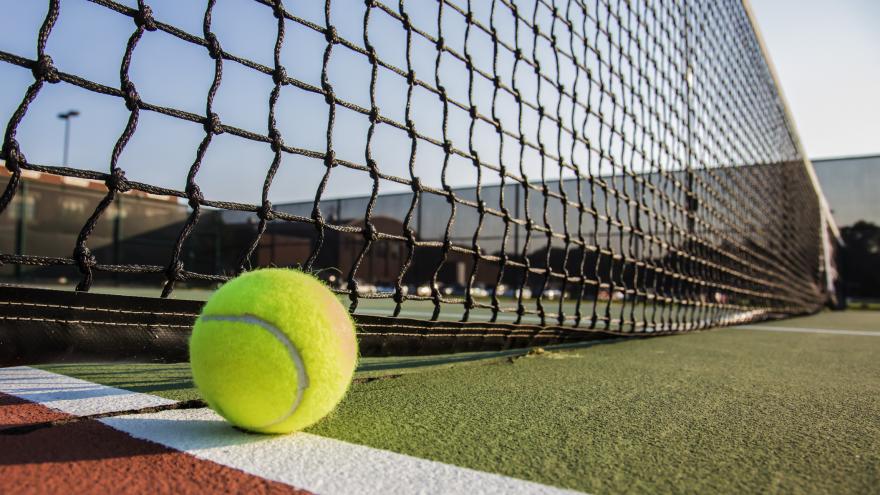 Texto Alternativo: La Comunidad de Madrid lleva el tenis a los pueblos de la región para familiarizar a los más jóvenes con este deporte