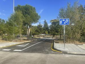 Texto Alternativo: El Ayuntamiento de Alcorcón mejora los accesos del parking de la avenida de Pablo Iglesias para favorecer la movilidad de la ciudadanía