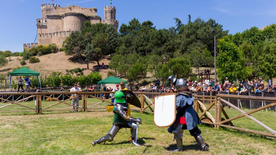 Texto Alternativo: El Gobierno de la Comunidad de Madrid invita a conocer el castillo de Manzanares El Real con exhibiciones de combates medievales