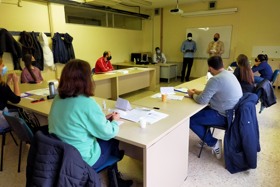 Texto Alternativo: El Ayuntamiento de Leganés formará a los voluntarios que colaboran impartiendo clases de español a personas migrantes