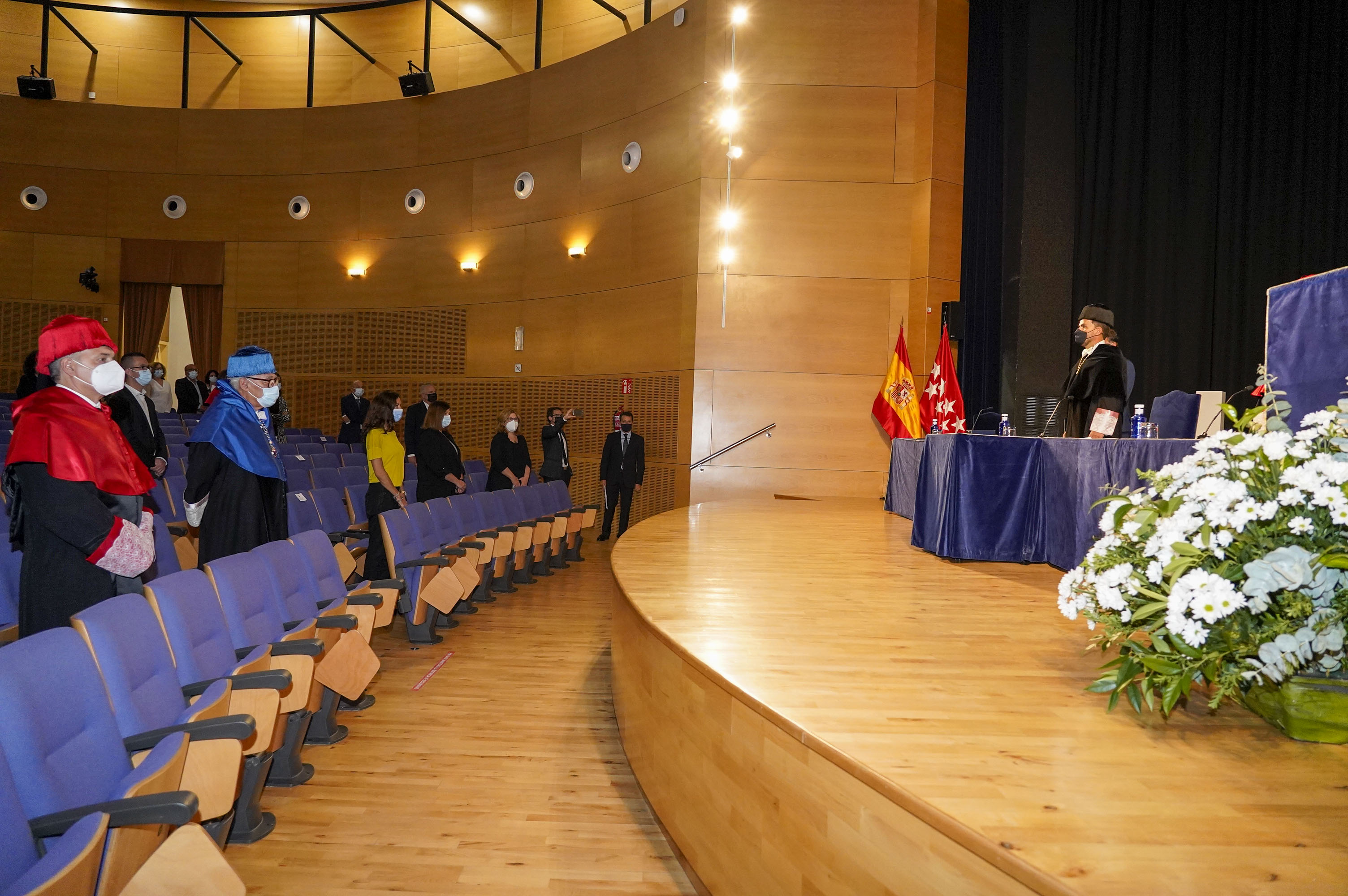 Texto Alternativo: La Alcaldesa de Móstoles asiste a la apertura del curso 2021-2022 en la Universidad Rey Juan Carlos