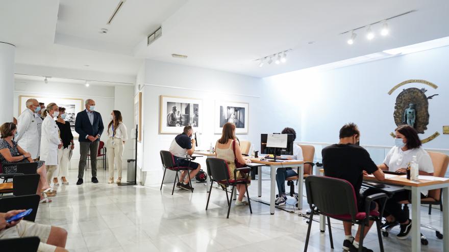 Texto Alternativo: Reorganizamos los puntos de vacunación contra el COVID-19 para superar el 90% de pauta completa