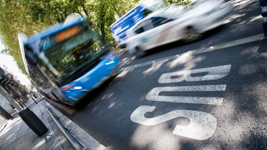 Texto Alternativo: El Gobierno de la Comunidad de Madrid refuerza la línea 165 de autobús de la EMT para mantener la calidad del servicio