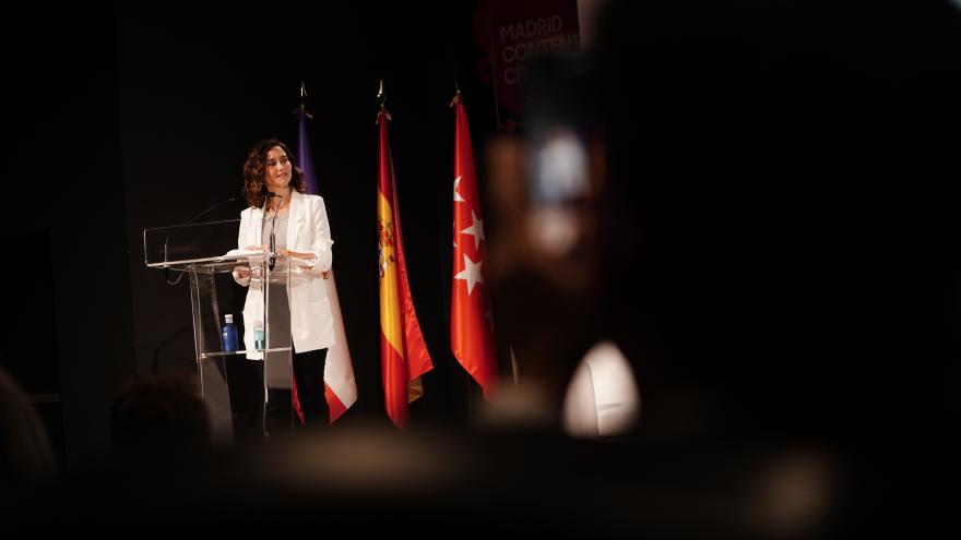 Texto Alternativo: Díaz Ayuso defiende el periodismo para una “democracia de calidad”