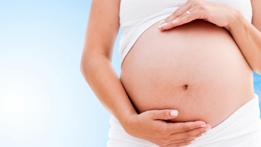 Texto Alternativo: La Comunidad de Madrid abreel plazo de solicitud de ayudas para asistencia a mujeres embarazadas y madres sin recursos