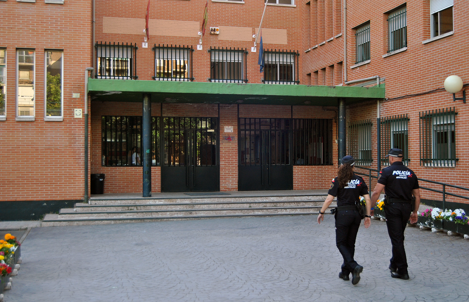 Texto Alternativo: Móstoles pondrá en marcha el programa del Agente Tutor para proteger a los menores en entornos escolares del municipio
