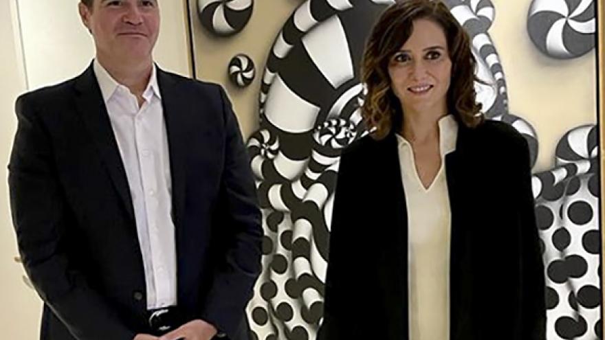 Texto Alternativo: Díaz Ayuso estudia la colaboración con el Banco Interamericano de Desarrollo