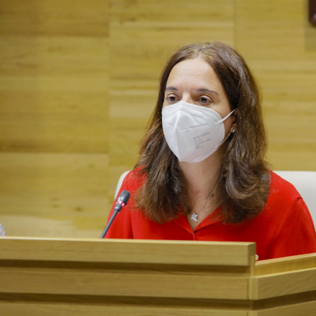 Texto Alternativo: Sara Hernández destaca el esfuerzo durante la pandemia y sienta las bases del futuro en el Pleno del Estado del Municipio