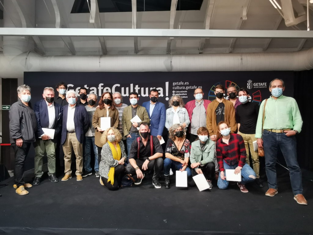 Texto Alternativo: El Ayuntamiento edita la antología de poetas de Getafe ‘Getasía’