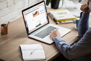 Texto Alternativo: La tendencia de descenso del desempleo se mantiene en Alcorcón: disminuye un 2,22% en el mes de septiembre, por encima de la media de la región