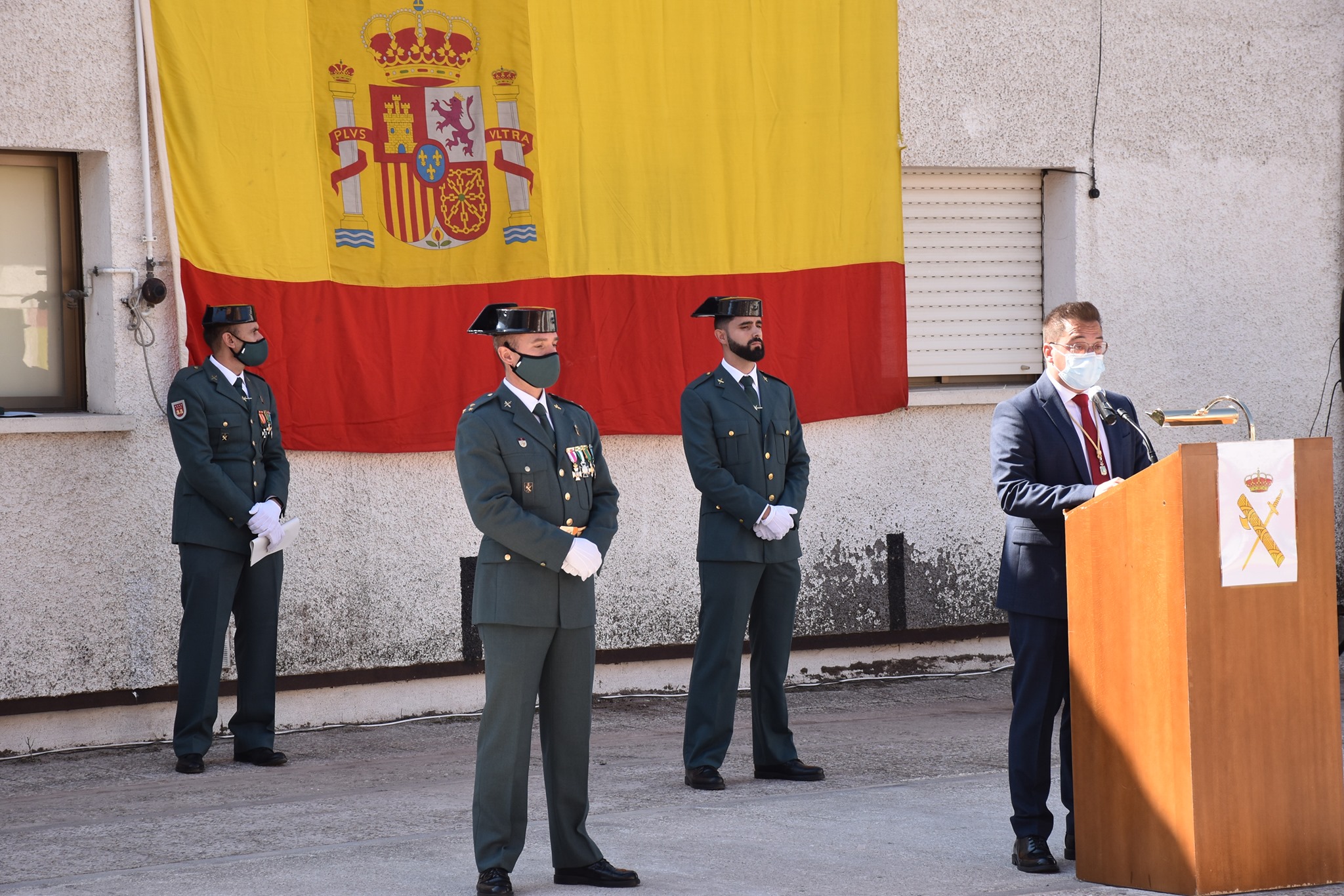 Texto Alternativo: Villaviciosa de Odón celebró el día de la Fiesta Nacional y de la Patrona de la Guardia Civil con una Misa y un acto de homenaje en el cuartel de la localidad