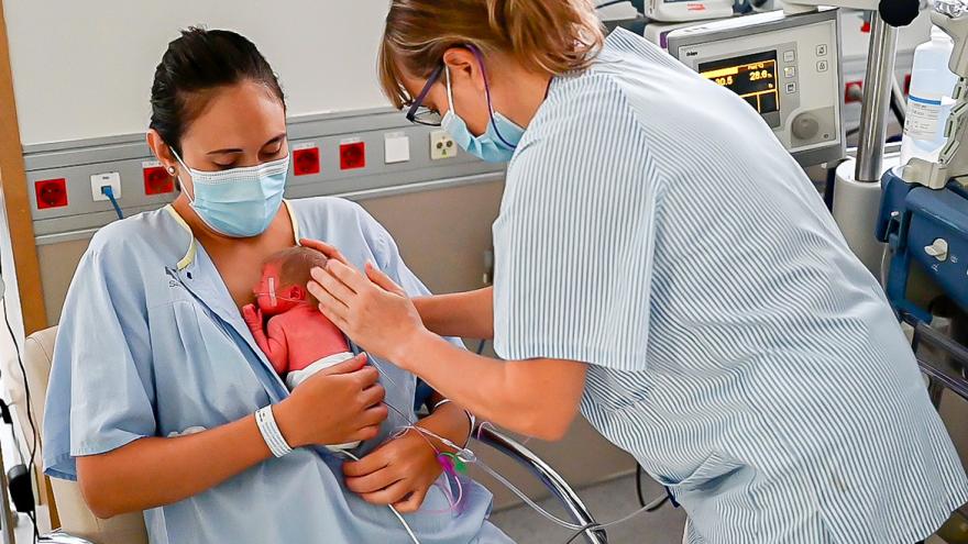 Texto Alternativo: El Hospital Universitario del Henares pone en marcha una 'Escuela de padres'