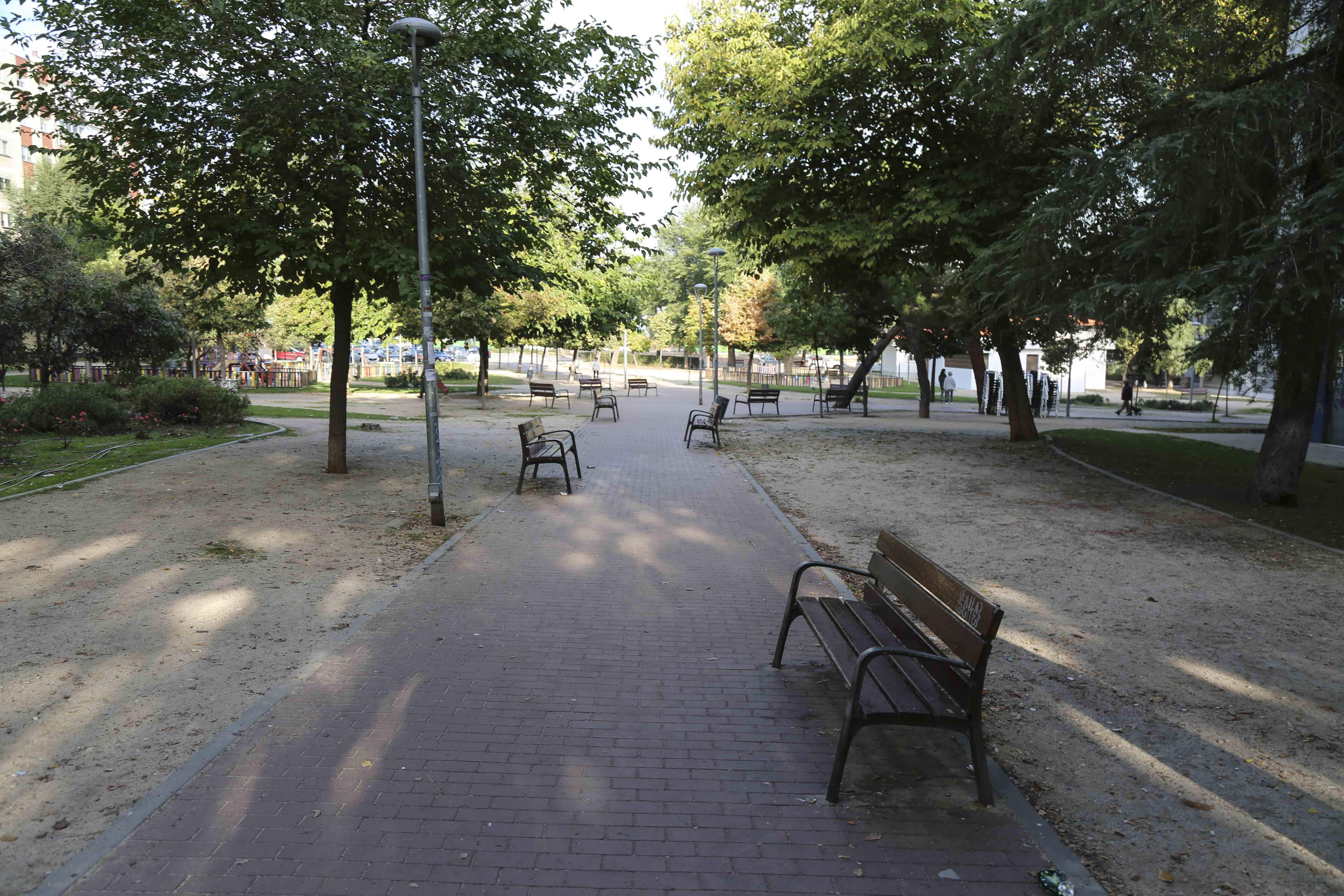 Texto Alternativo: La Alcaldesa visita los barrios de la Junta de Distrito Oeste para conocer sus necesidades