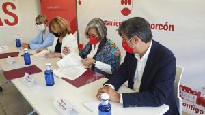 Texto Alternativo: Impulsar un programa de atención a las personas sin hogar y no empadronadas, objetivo del convenio firmado entre el Ayuntamiento de Alcorcón y Cruz Roja