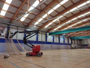 Texto Alternativo: Impulso en materia deportiva: sustitución del césped de tres campos de fútbol, mejora de la climatización de la sala fitness y remodelación del pabellón Santo Domingo y La Canaleja