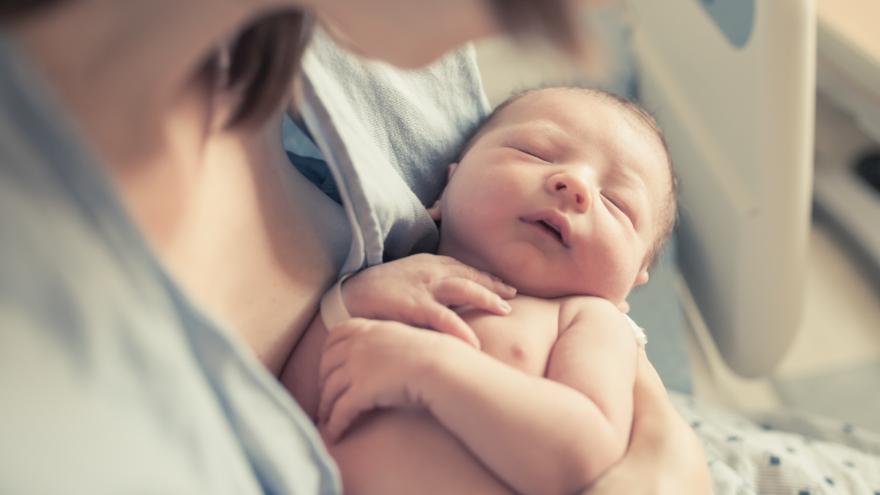 Texto Alternativo: La Comunidad afirma que ha ofrecido educación maternal online a 18.000 mujeres desde el inicio de la pandemia