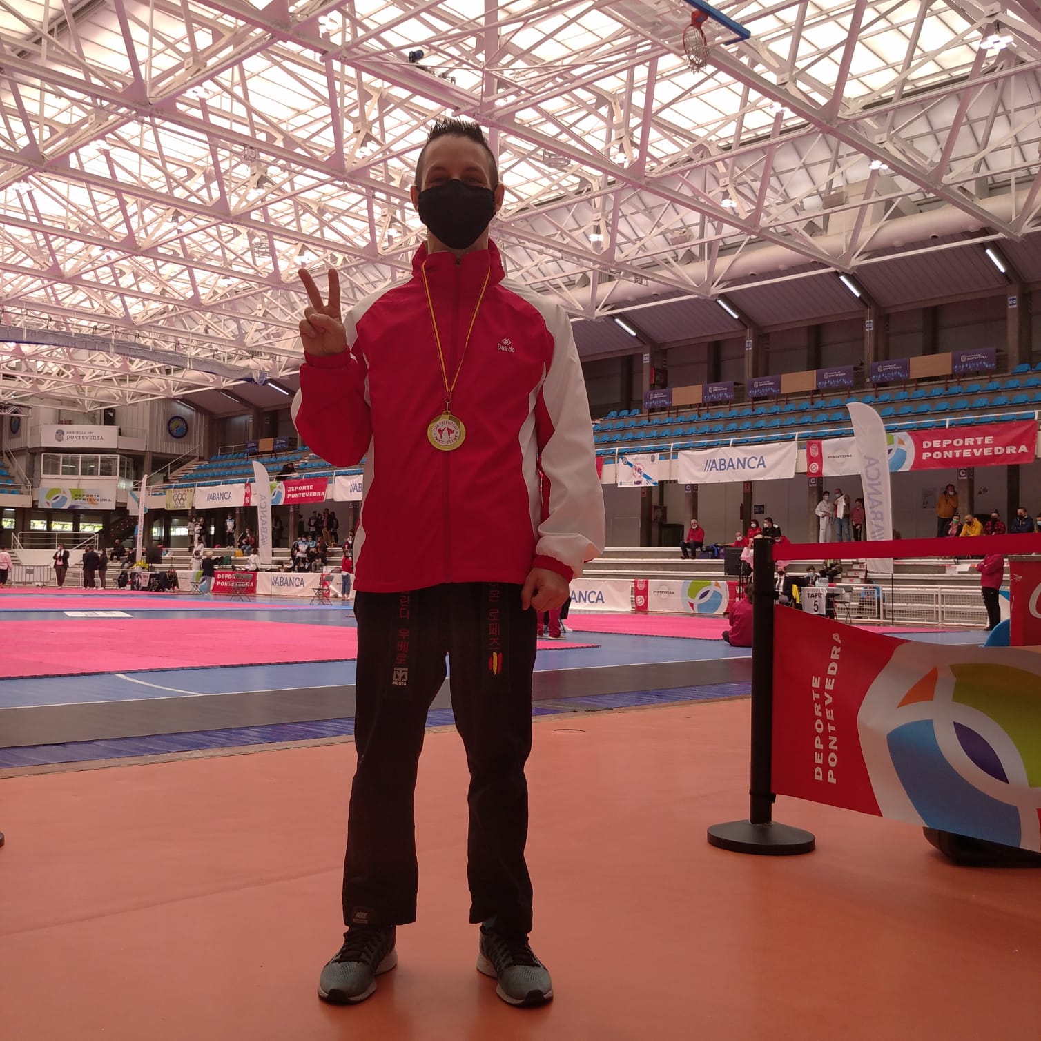 Texto Alternativo: El mostoleño Ramón López vence en el Open Cidade de Pontevedra de Taekwondo