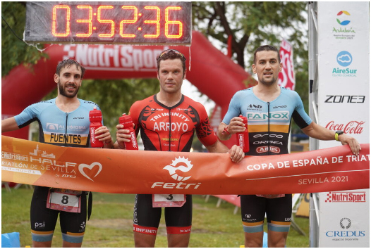 Texto Alternativo: Atletas del Club Tri-Infinity Móstoles destacan en la Copa de España de Triatlón Media Distancia, celebrada en Sevilla el pasado sábado