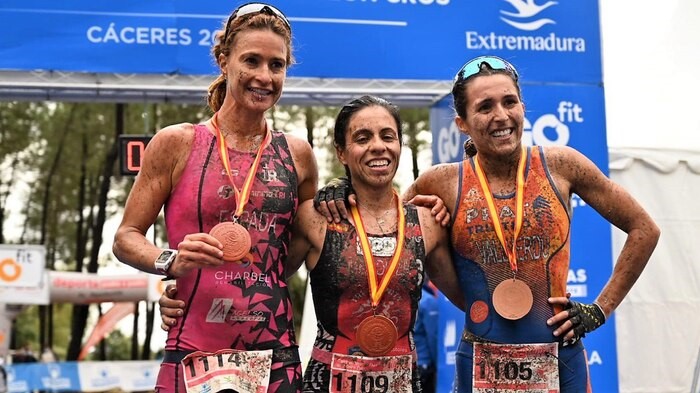 Texto Alternativo: Tri Infinity Móstoles brilló a gran altura en los Campeonatos del Mundo y de España de Triatlón Cros, Duatlón Cros y Acuatlón