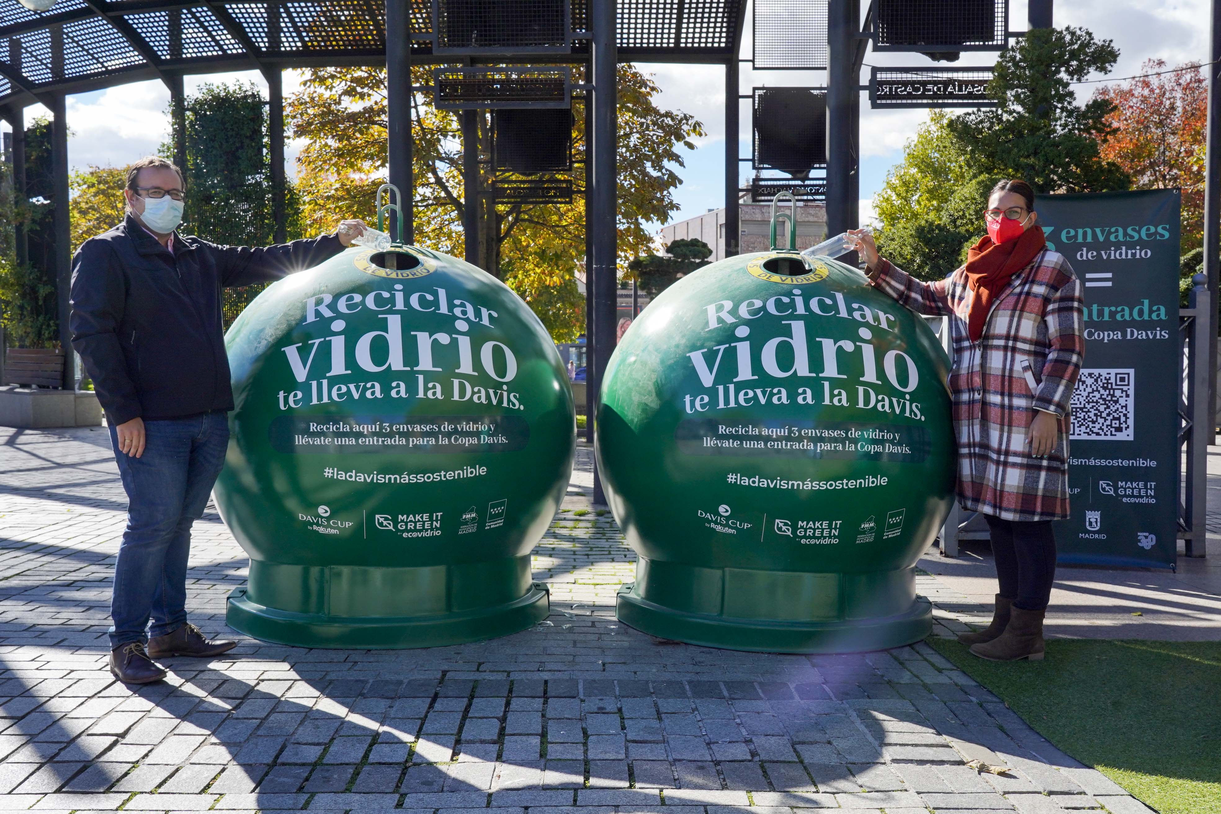 Texto Alternativo: Tres envases de vidrio a cambio de una entrada para la Copa Davis
