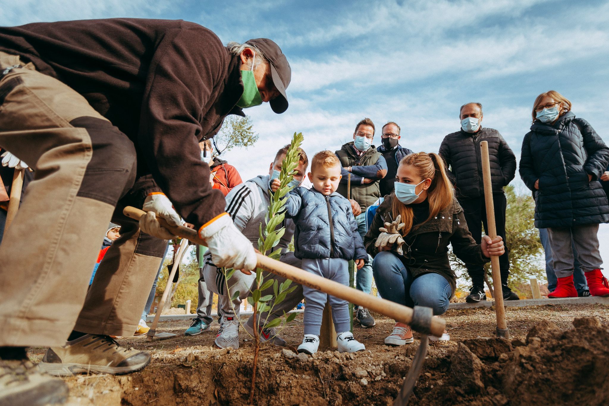 Texto Alternativo: Nuestros niños nacidos en 2019 verán crecer su árbol plantado en recuerdo a la fecha su nacimiento