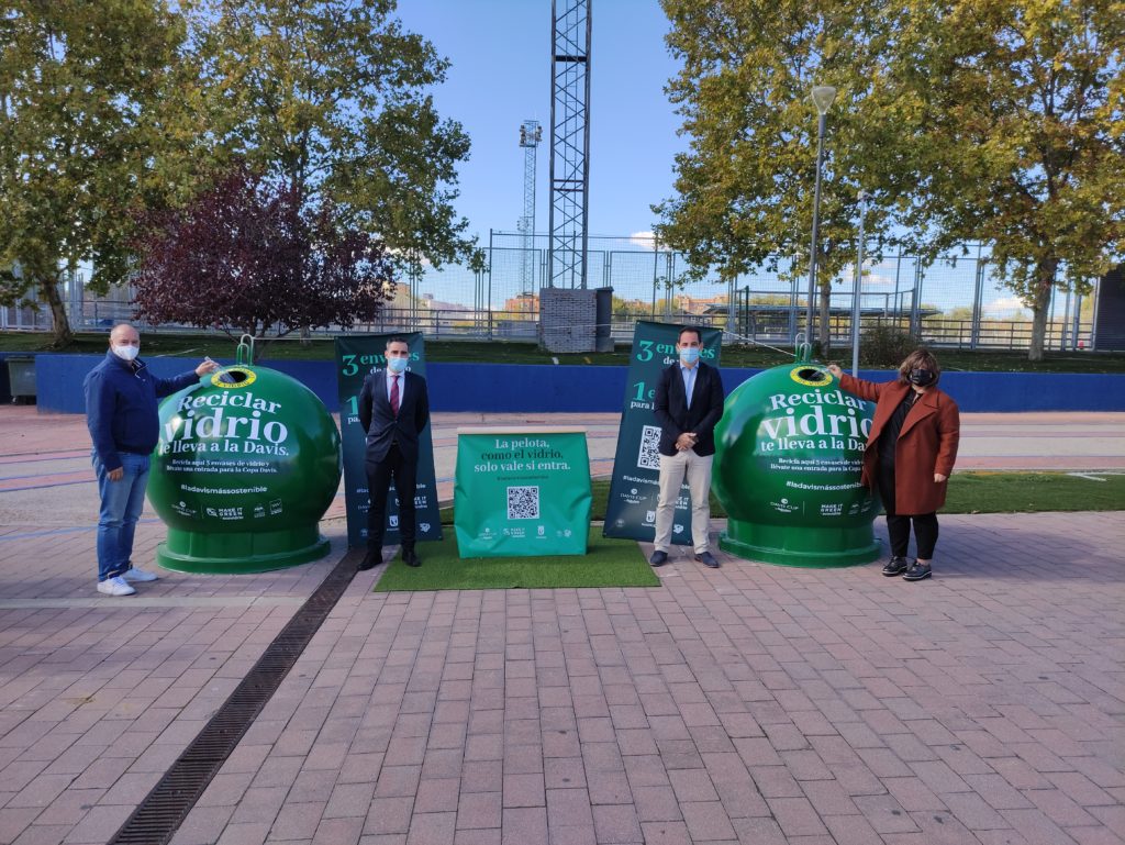 Texto Alternativo: Ayuntamiento y Ecovidrio premian el reciclaje regalando entradas para la Copa Davis